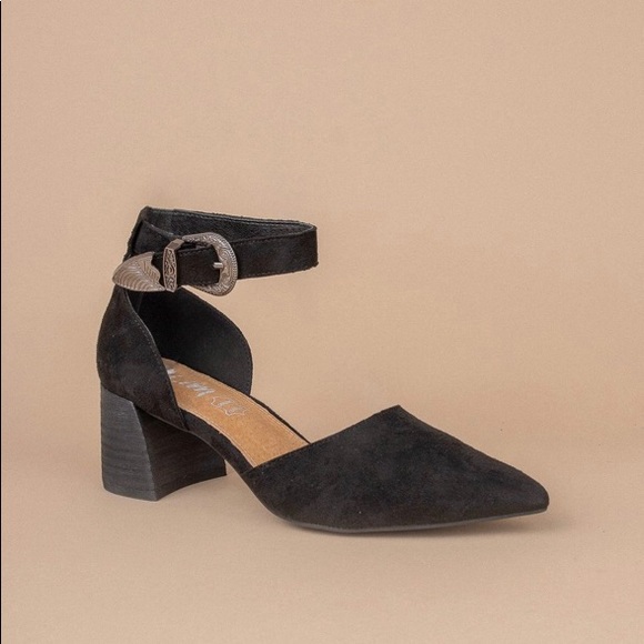 Black D'ORSAY LOW HEEL With Buckle NWT Size: 5.5 - Picture 3 of 4
